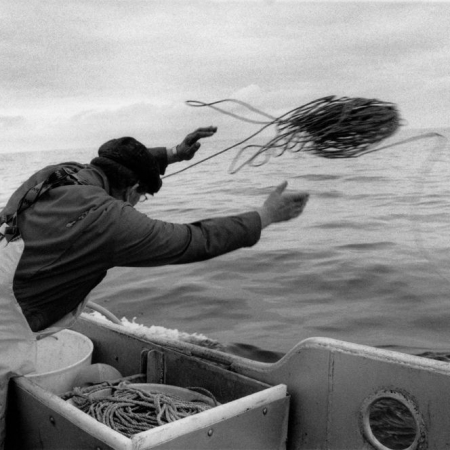Fischer beim Ausbringen der Long-Line, Havøysund, Norwegen, Sommer 2002, Foto: Oliver Hoffmann